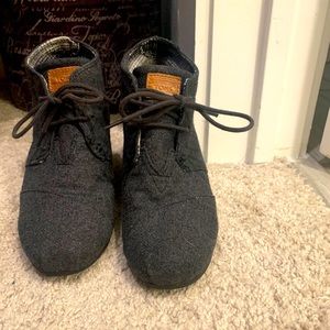 Charcoal grey Tom’s wool wedges